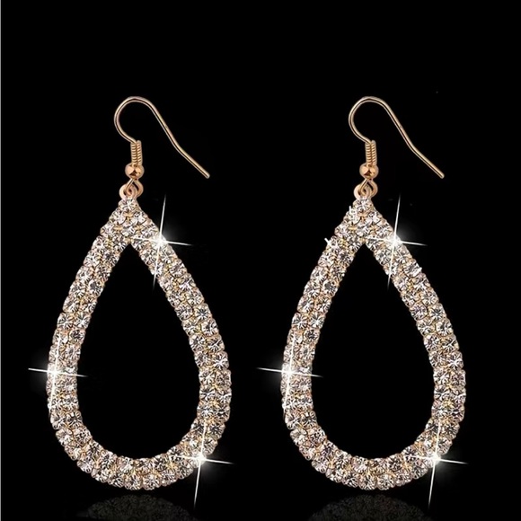 Fine Jewelry Jewelry - 🆕❗️Fashion Pop Jewelry Claw Chain Welded Rhinestone Drop Earrings.